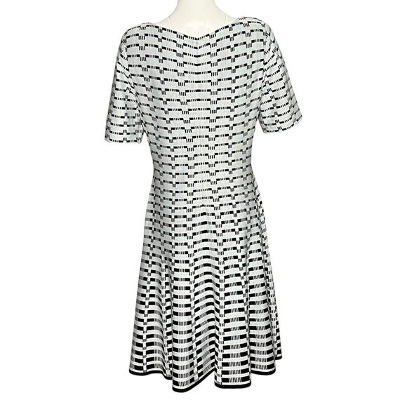 St. John Gray Black Knit Fit & Flare Dress Rayon Wool Printed Boat Neck size 12 - Picture 4 of 11